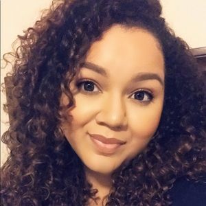 Meet your Posher, Priscila